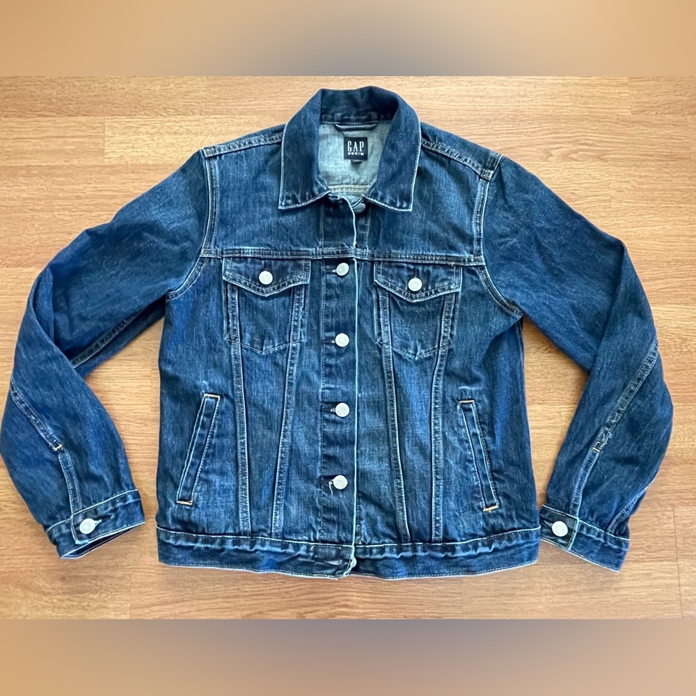 Gap Denim Jacket Womens Medium Dark wash Timeless Minimalist Classic W/ Pockets